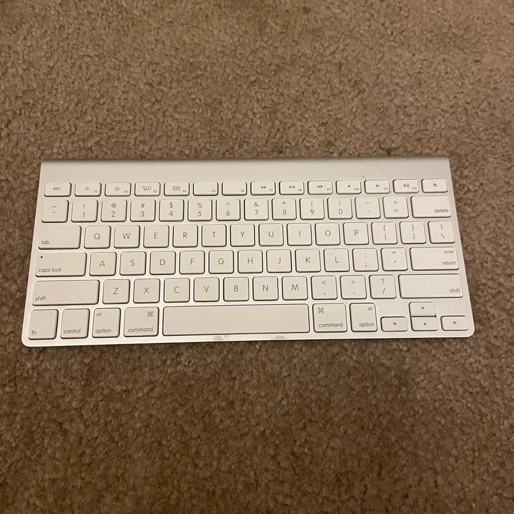 Apple Keyboard in White
